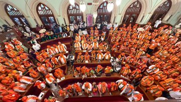 vivekanandg's tweet image. मुंबई, एक नए अध्या की शुरुवात 
देवभाऊ ने जो कहा सो किया 
मुंबई को एक हिंदू मराठी महापौर मिला 
मुंबईकरों का अच्छे मुंबई का सपना पूरा होगा 
रास्ते खड्डे मुक्त कचरा मुक्त बरसात में जल का जमाओ नही होगा 
आपली मुंबई रोहिंग्या बांग्लादेशी फेरीवालों से मुक्त होगा 
भगवा होगा 
#BMC #mayor