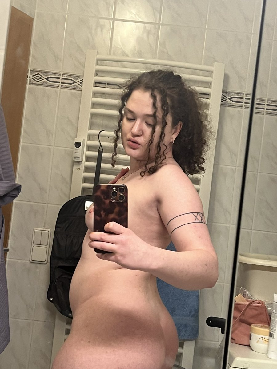 daughterofaphrodite tweet media