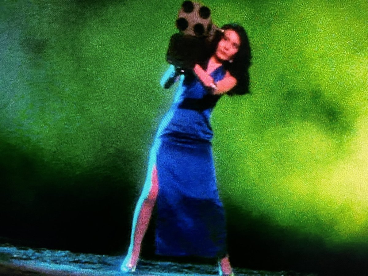 『ロッテルダム映画祭2026』
「葉山レイコ」さんには、もう35年くらいお会いしてませんが、今年もまた憂さ晴らしにバズーカ砲を撃ってもらいました^_^
今回オランダで上映されたすべての海外作品のなかでも、このバズーカショットがいちばんウケたことはまちがいないでしょうね^_^
