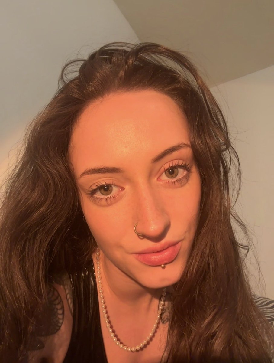 ava_autumn_'s tweet photo. Advocating violence against men every day 🪧 I get wet when I see a man with a black eye https://t.co/kqnX78x6VU