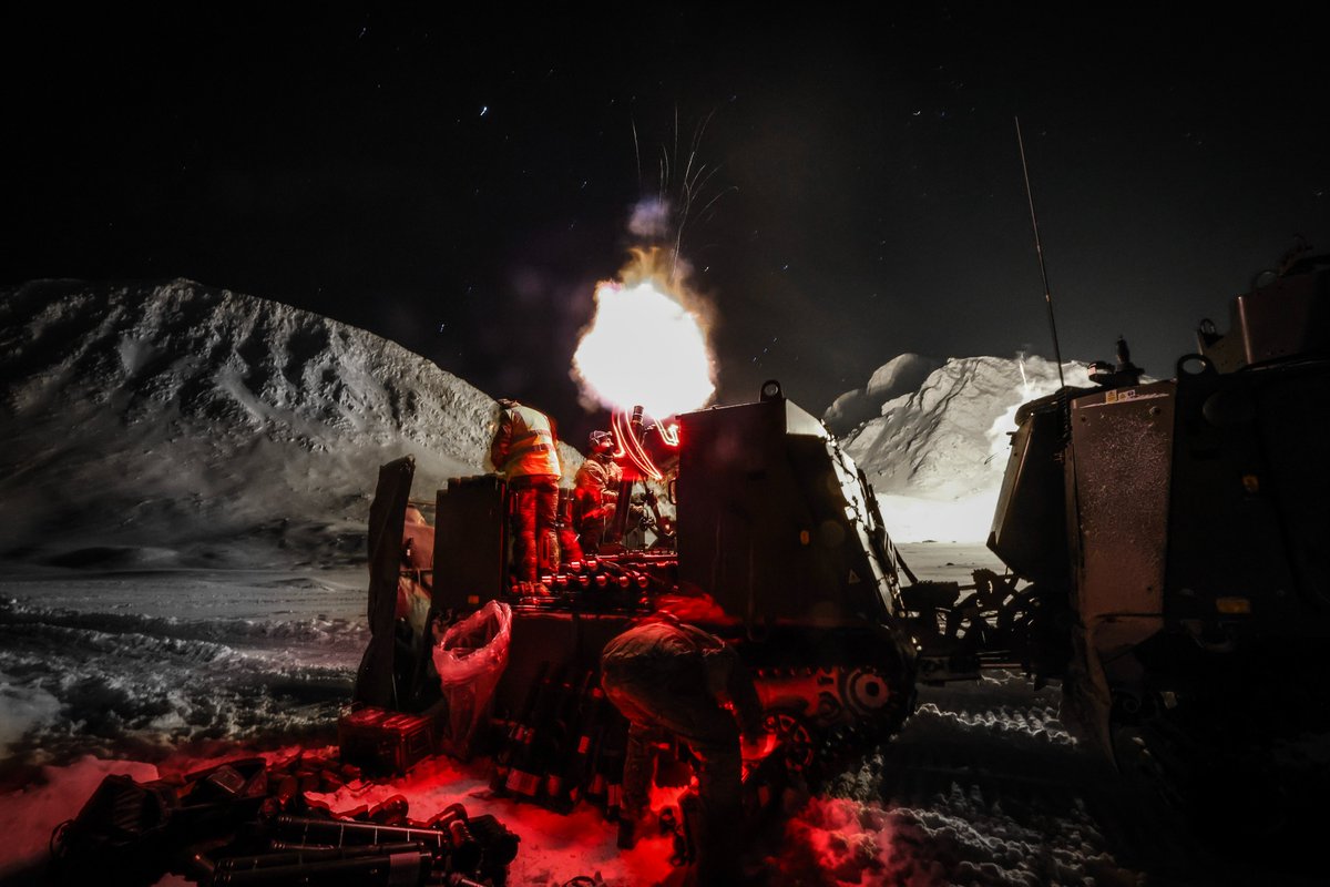 Arctic fire... 🔥

#RoyalMarines lit up the Arctic sky with mortar fire as their intensive mission rehearsals in Northern Norway continue ahead of taking a leading role in NATO’s efforts in the region.

Read more: royalnavy.mod.uk/news/2026/febr…