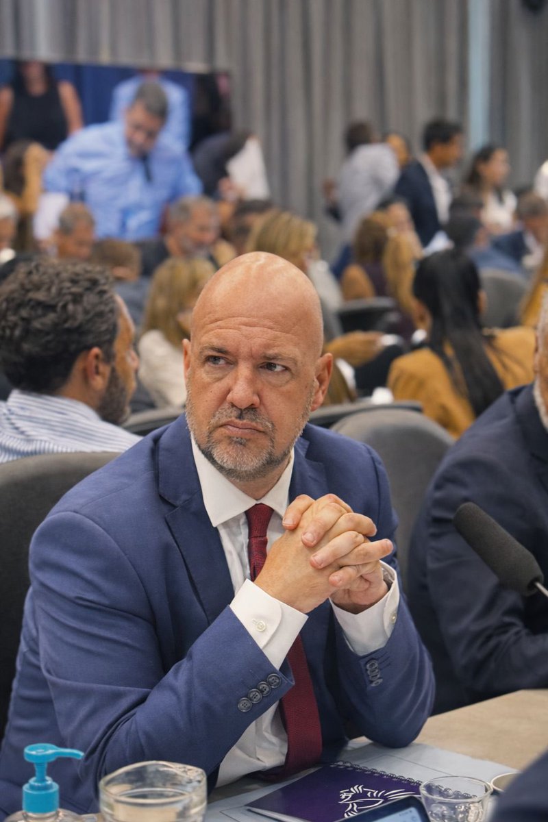 alecarrancio's tweet photo. Hoy avanzamos con el dictamen del nuevo Régimen Penal Juvenil.

Es un paso decisivo para dejar atrás un modelo que protegía al que delinque y empezar a construir un sistema que cuide a los ciudadanos de bien.

Mañana cada uno mostrará dónde está parado: con las víctimas o con quienes violan la ley.