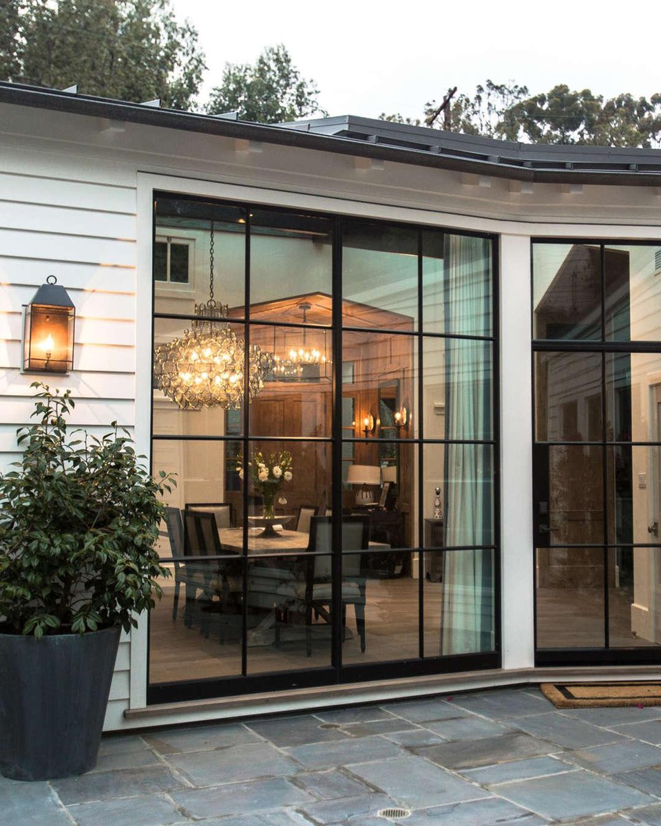 Euroline_Steel's tweet photo. You’re still outside, yet you already feel inside. Steel windows and doors blur the distance, letting warmth and life show through before you even step in.

#eurolinesteelwindows #steelwindowsdoors #architecture https://t.co/kapPJ7zRSj