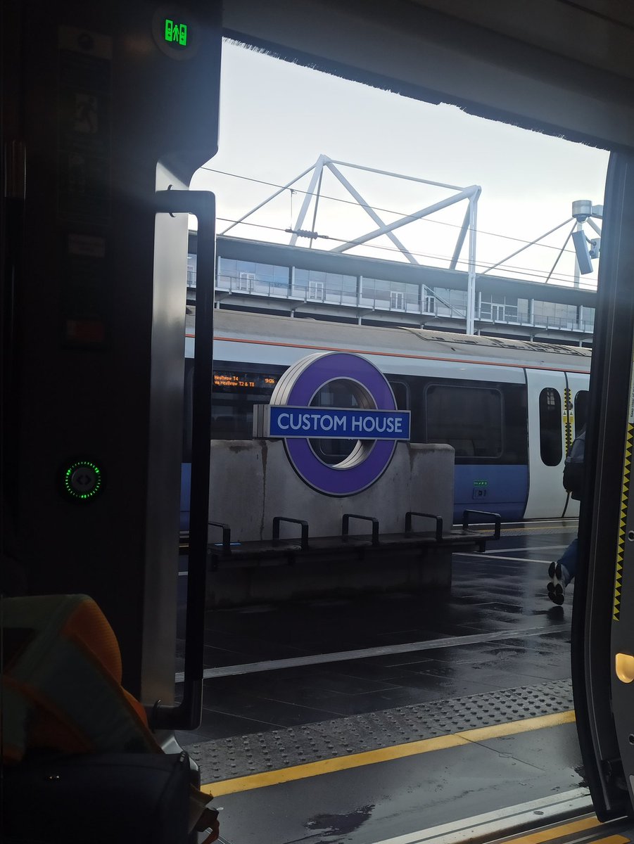 Donatella De Mena 💜💙 ❤️ tweet media