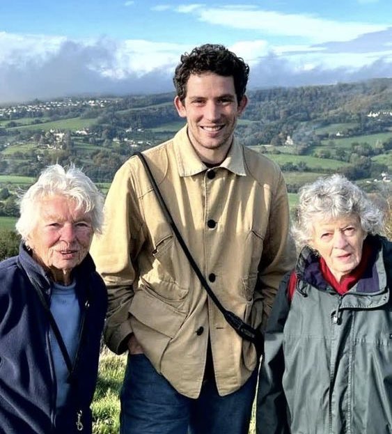 me with my two oomfs who only watches tv shows and not films