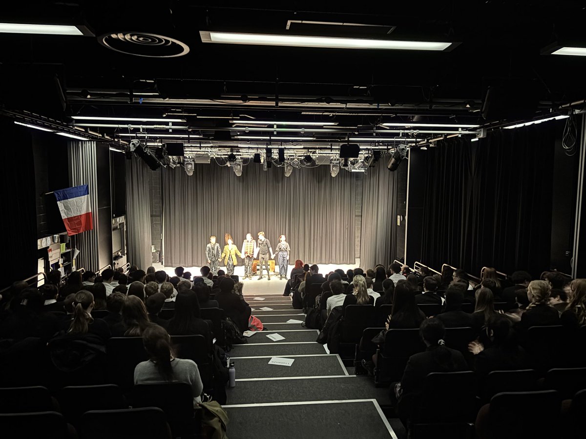 RushcliffeEngl's tweet photo. Macbeth performance for our Year 11s! 🎭 https://t.co/pui6BpHNEB