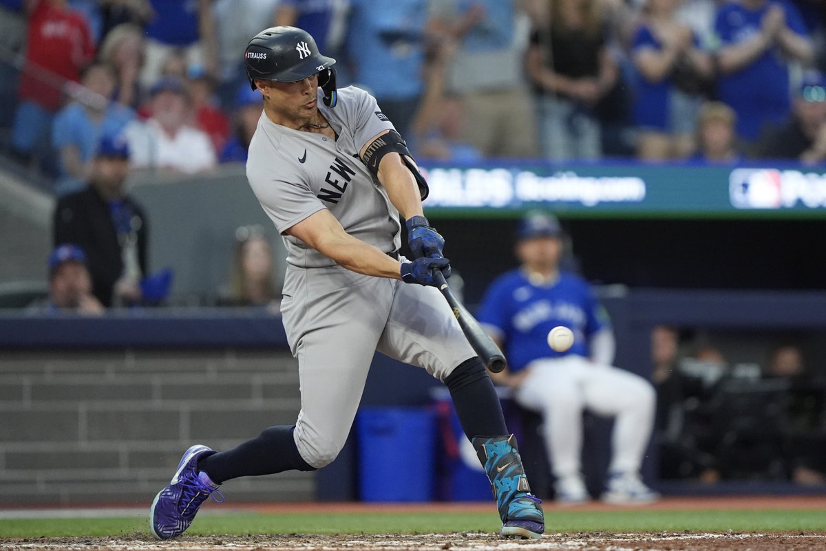 FiresideYankees's tweet photo. Aaron Boone says Giancarlo Stanton is a full go for Spring Training.

BIG G IS HEALTHY!

#Yankees https://t.co/a6qFZOVNOs