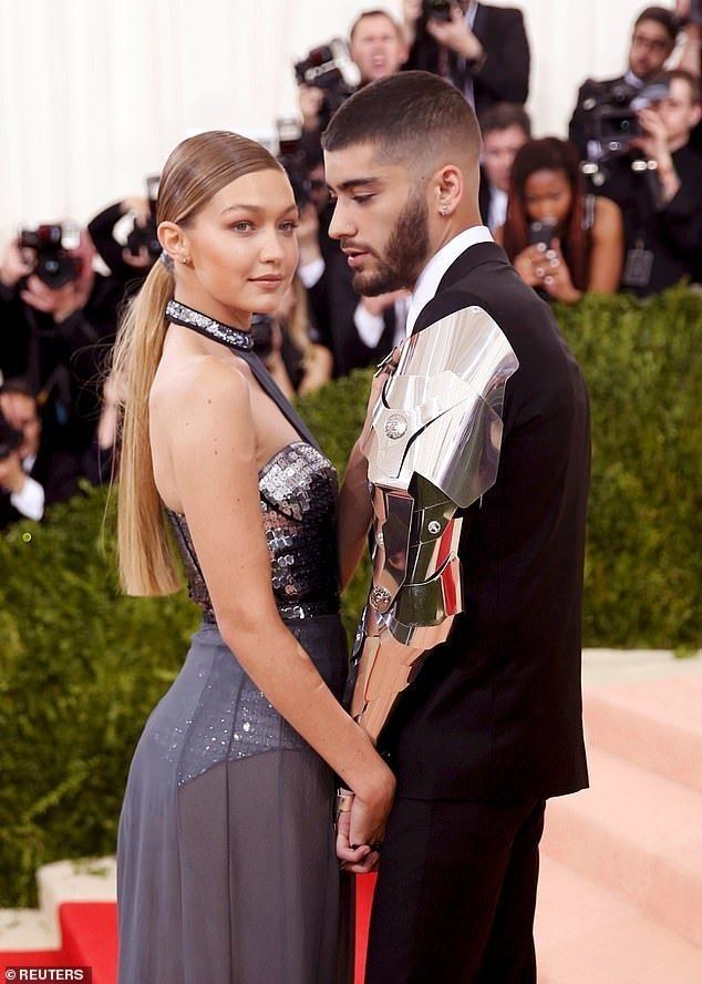 populicc's tweet photo. Şarkıcı Zayn Malik, eski sevgilisi manken Gigi Hadid hakkında:

"Çocuğumu dünyaya getirdiği için ona her zaman saygı duyup seveceğim ama hiç aşık oldum mu? Açıkçası bilmiyorum." https://t.co/acKtyzsevC