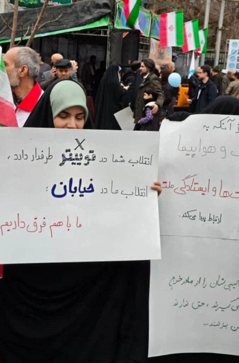 تازه انقلاب ما تو توییتر هم طرفدارهاش بیشترهههه😜😜😜
#روز_نجات_میهن
#فتح_بزرگ