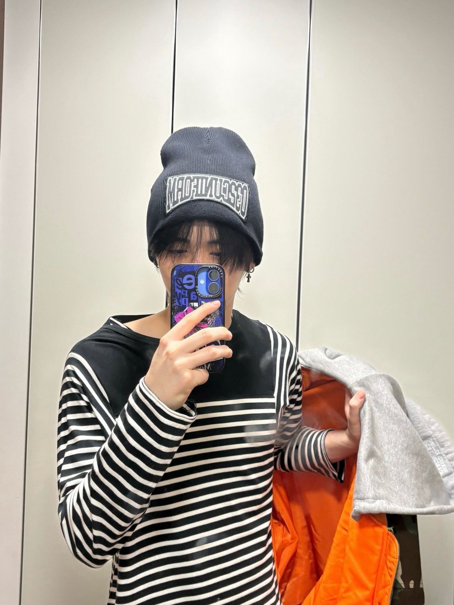 근데진짜새삼 이정도로까시(인데어좁아니고꼴뚜기아니고존잘에뽀둥하게생겨서약간남자애같기도한사람) 좋아할 수 있어서 행복함 제로는정말유명한 까시헤이터엿는데 .. 나진자로 까시 안조아햇는데 태산까시는 백년이고천년이고만년이고좋아할수잇어 . . .