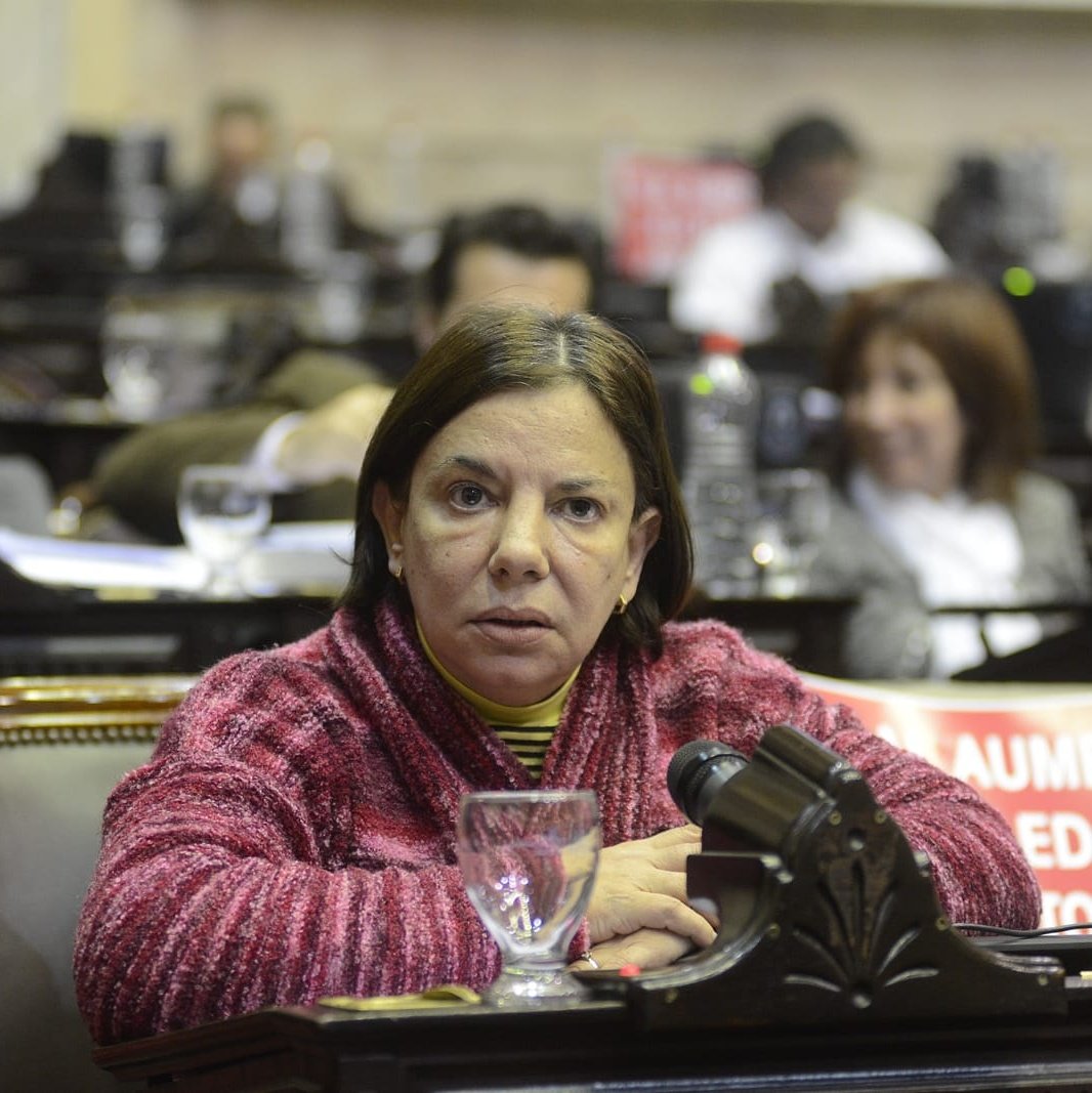 Despedimos con mucha tristeza a la compañera Sandra Mendoza. 

Su compromiso con la militancia peronista y el pueblo chaqueño, así como también su paso por la Cámara de Diputados, dejan una huella imborrable. 

Abrazo enorme a su familia y seres queridos en este doloroso momento.