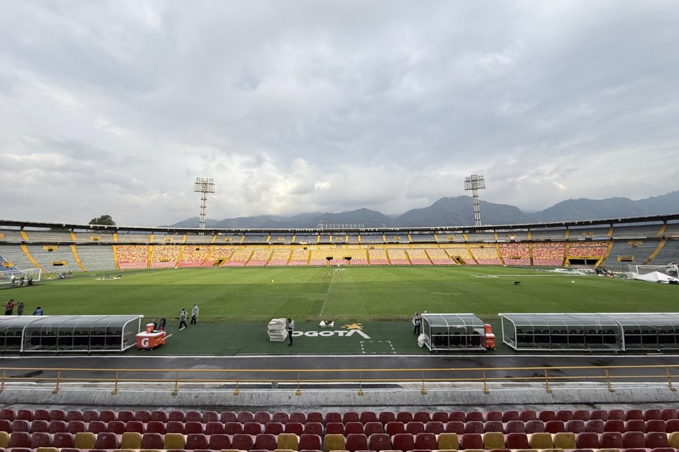 #Millonarios volverá a jugar en Bogotá luego de que autoridades deportivas aprobaran la recuperación de la cancha del estadio El Campín. Más información 👇cristalinacundinamarca.com/post/dimayor-l…