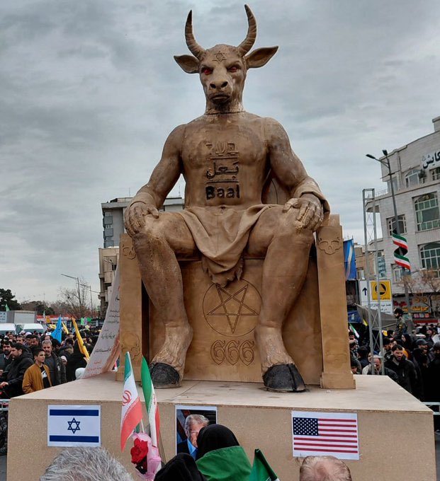 salim121292's tweet image. Satan was burned in Iran today.