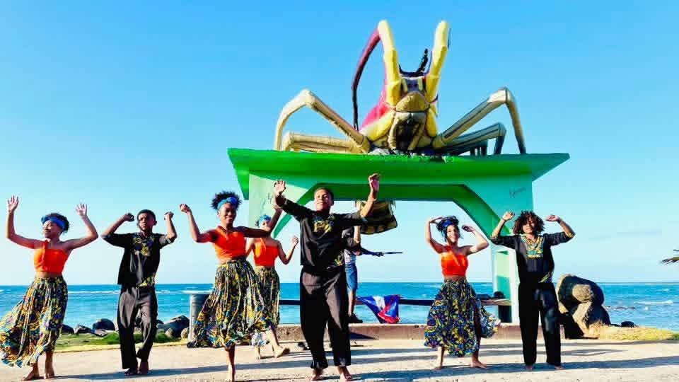 Nueva parada embellece North End en Corn Island.

Autoridades inauguraron la restauración de la parada en el Caribe Sur. 🏝️

Su diseño icónico incluye una langosta en el techo 🦞, símbolo de la principal actividad económica y orgullo gastronómico del municipio.