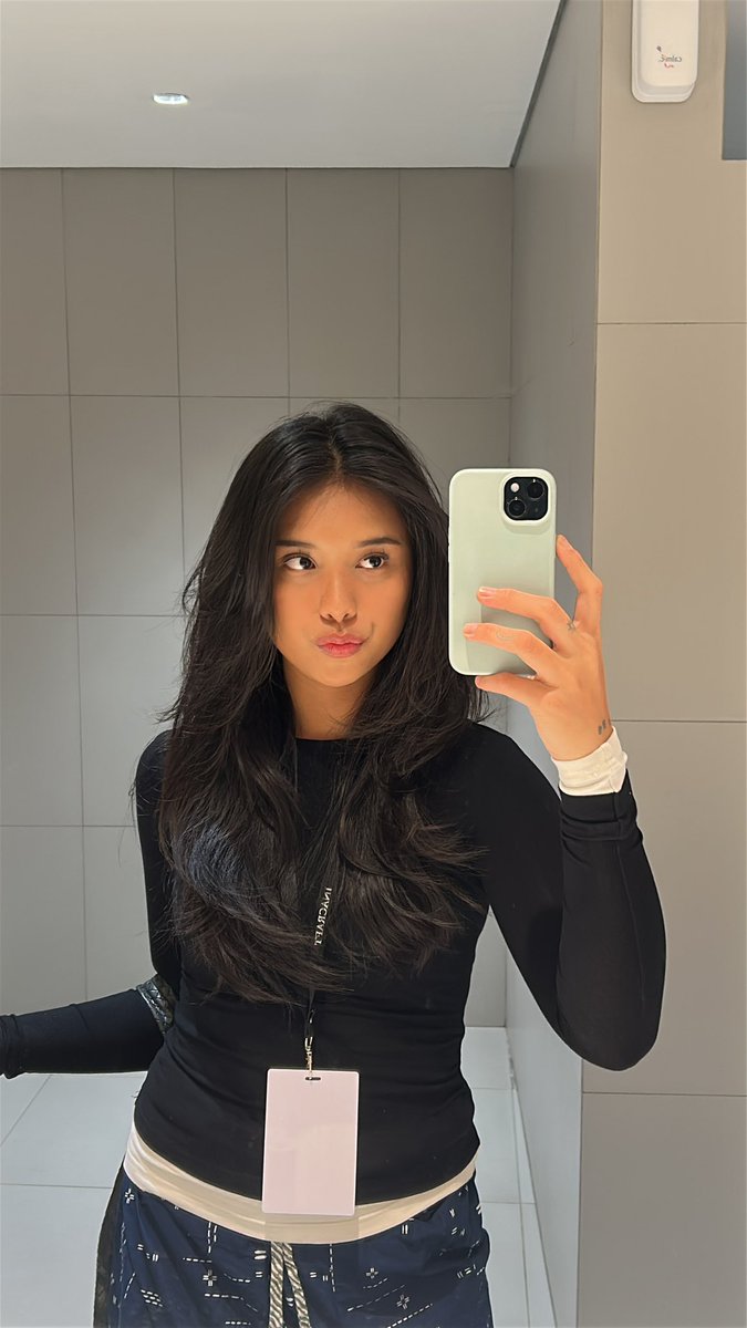 serafinalvs's tweet image. say it again?