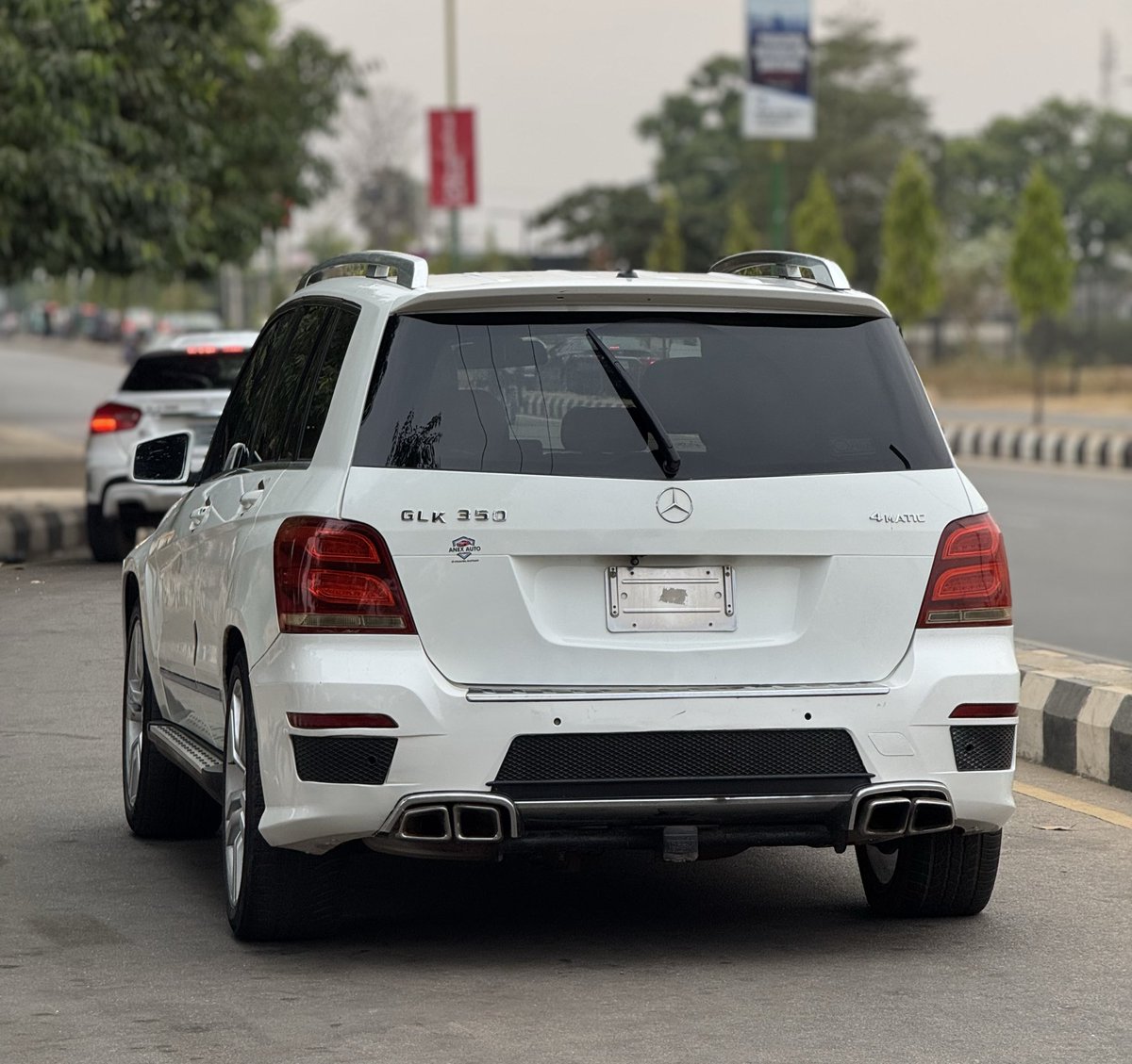 Clean used Mercedes Benz GLK350 double panoramic sunroof 2011 model with original papers 
10.5m
Kaduna