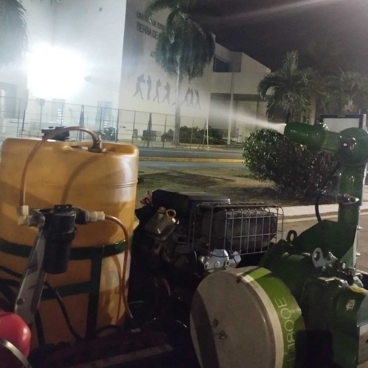 MINSAPma's tweet photo. #PanamáMetro | Previo al Festival Carnavalístico Volumen Caribe 2026, el equipo de Control de Vectores del Minsa realiza nebulizaciones e inspecciones en la Cinta Costera para prevenir criaderos de mosquitos y proteger la salud de la población. #MinsaPanamá https://t.co/fB6mdobqRs