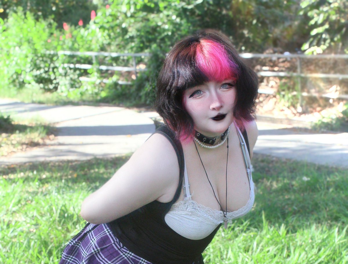 NickyUwU🍓 tweet media