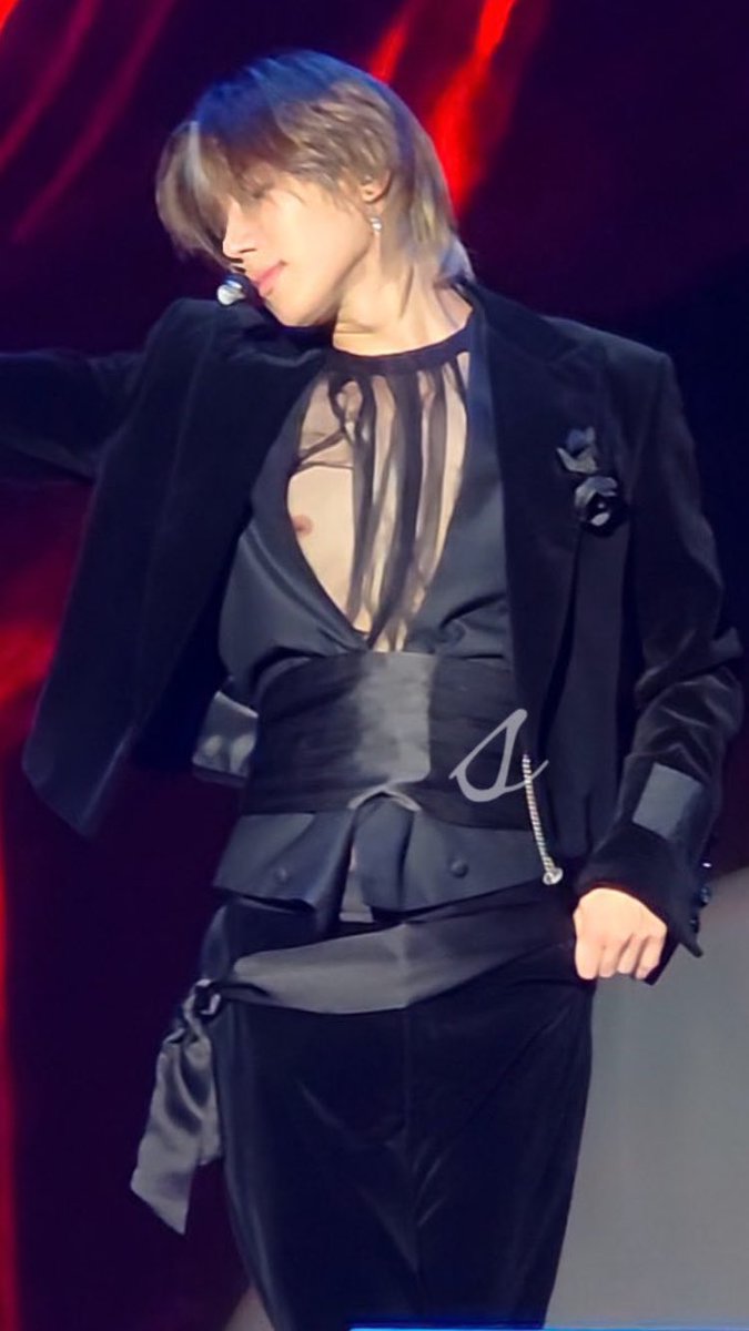 JenSingleton19's tweet image. #FirstItsMe 👑 of dance Taemin 😉 #TAEMIN