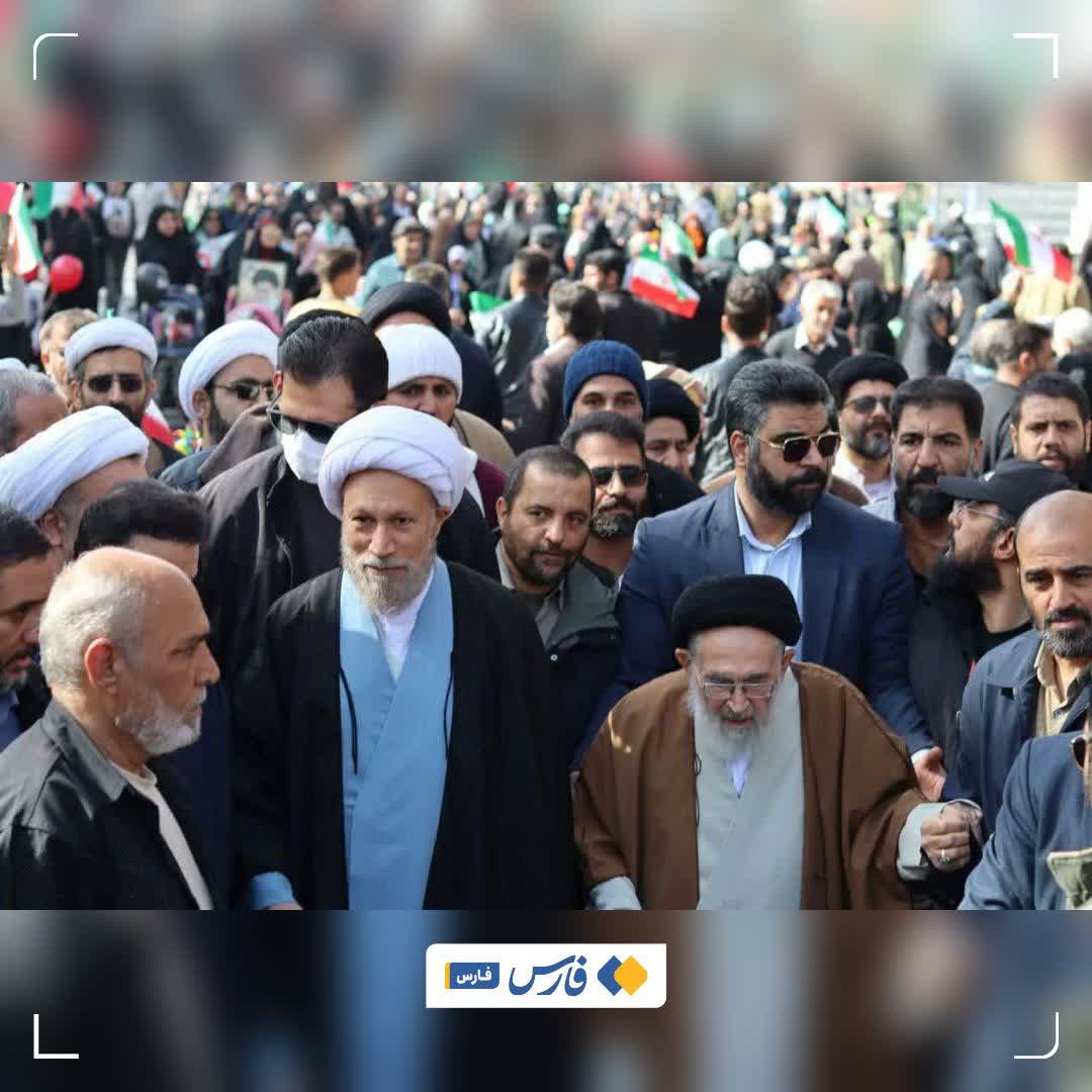 brother_kermit3's tweet photo. پناه برخدا، آدم در زندگی  چه چیزهایی که نمیبینه!
حضور سید علی محمد دستغیب کسی که بخاطر مواضع ضد ولایتش از خبرگان میخواست اخراج‌بشه رهبری مخالفت کردن، کسی که در همه وقایع ضد حکومت موضع میگرفت ، اومد راهپیمایی ۲۲ بهمن!!!
#شیراز https://t.co/tqdW1vE806