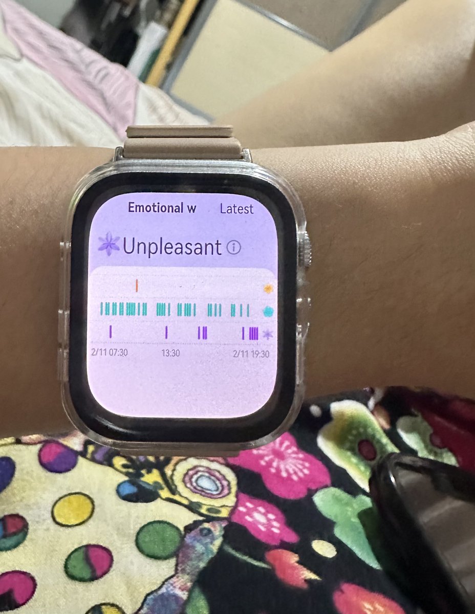 beatrick's tweet photo. Sampe disuruh denger lagu-lagu yang menenangkan sama jam sendiri. https://t.co/RvuPhrIuXP