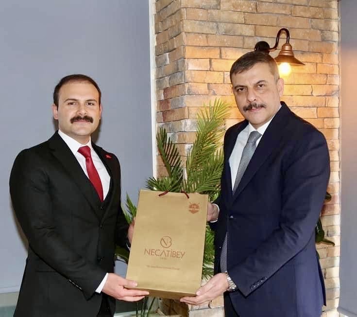 Meslek hayatımın başında, henüz il stajına yeni başlamış bir Kaymakam Adayı iken Çorum’da Sayın Valimiz Mustafa ÇİFTÇİ’nin (<a href="/miamustafacftci/">Mustafa ÇİFTÇİ</a>) mahiyetinde çalışmış; tecrübelerinden istifade etmiştim. Hakk Teala, Sayın Bakanımıza hayırlı vazifeler nasip etsin inşallah.