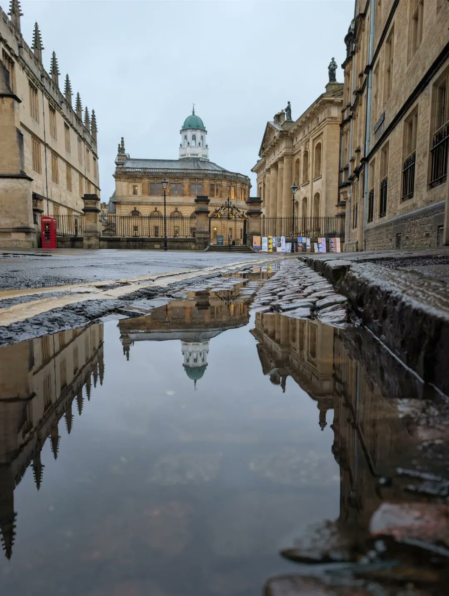 UniofOxford's tweet photo. A rainy day in Oxford 🌧️

📷 Instagram | Lucies_Oxford_Camera (January, 2026) https://t.co/7oOBdSfkL9