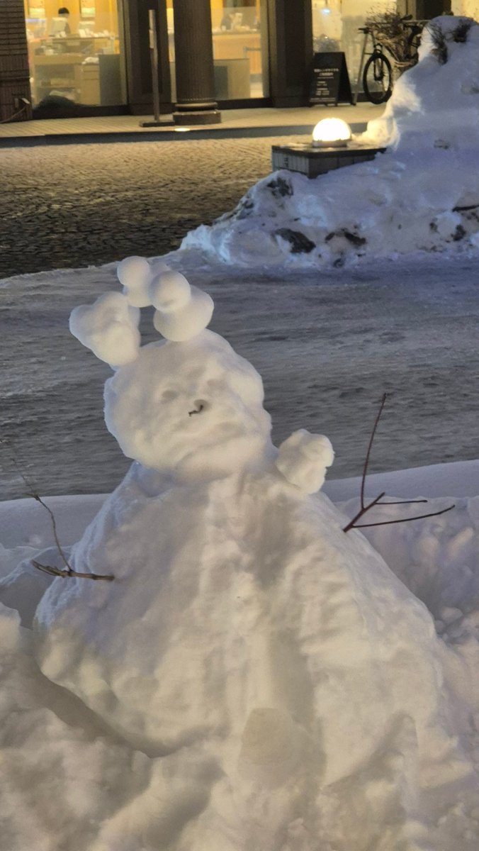 Uzu_bok's tweet image. 삿포로 다니다보면 거리에 눈사람들이 종종 보이는데 너무 귀여움..☃️