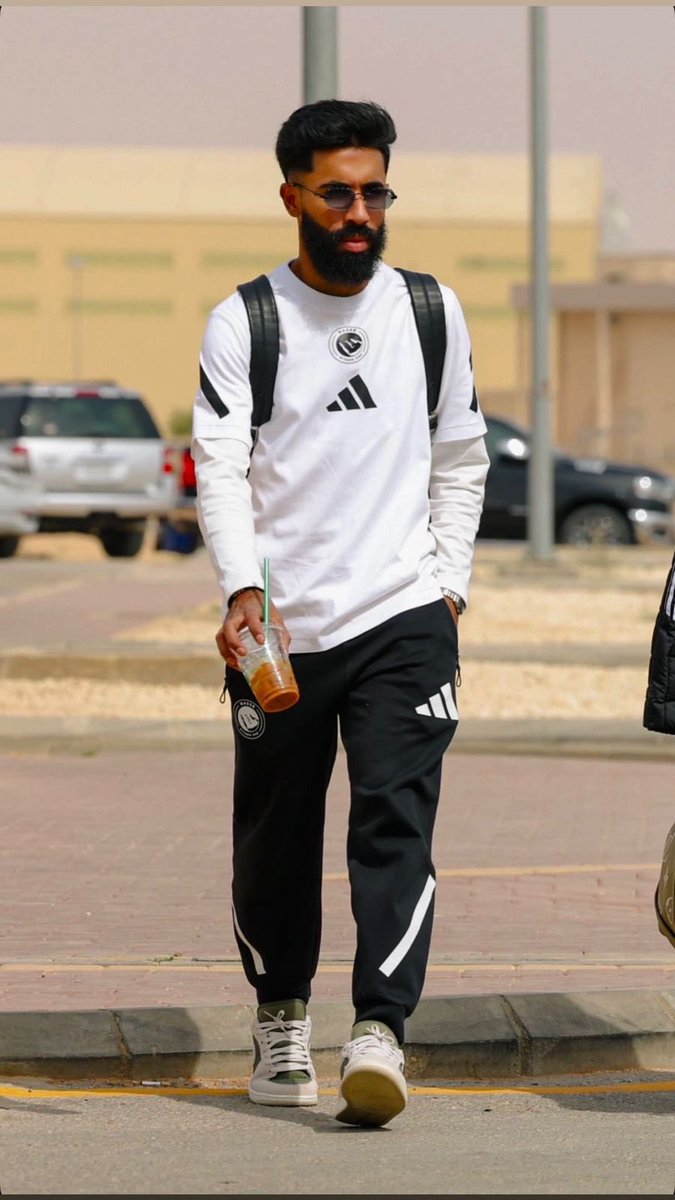 حمداً لله على الفوز 
مبروك للنصر .. 
مبروك لعشاقه 

💛💙