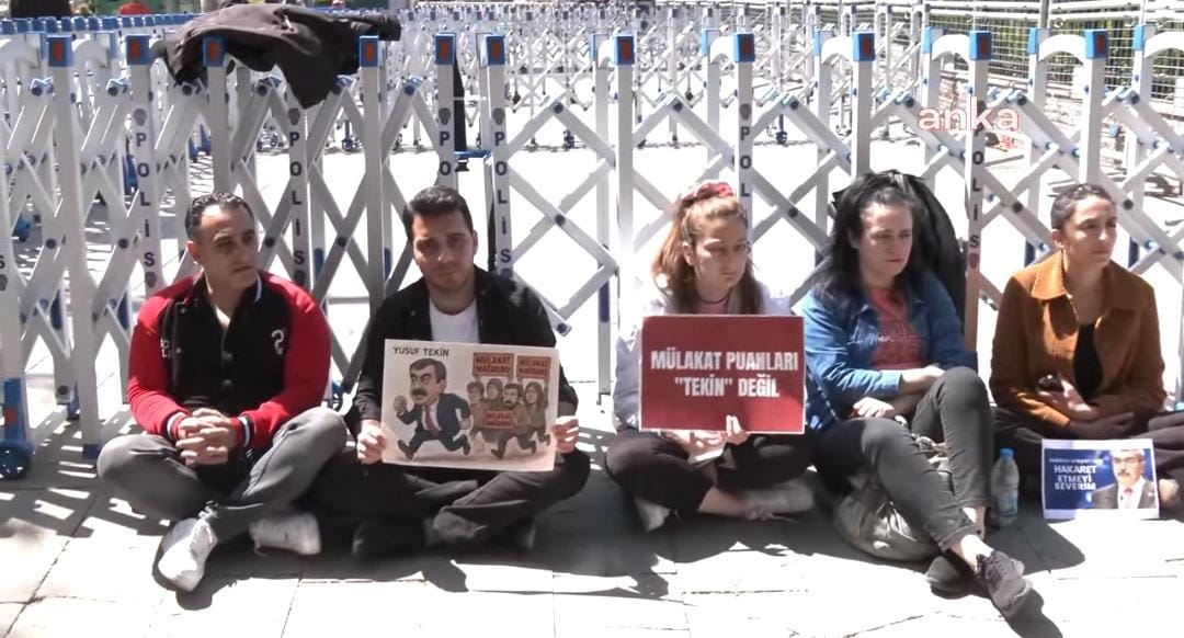 Eğitim için, adalet için, liyakat için değişim zamanı olduğunu mülakat mağduru öğretmenler olarak vurguluyoruz.

Öğretmenlerin emekleri yok sayılmamalı, liyakat temelli bir anlayış baz alınmalıdır

<a href="/tcmeb/">Millî Eğitim Bakanlığı</a>
#MEBeYenilikZamanı