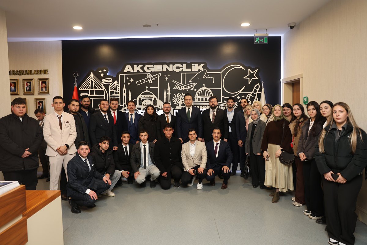 yenisecmengm's tweet photo. 📍 AK Parti Genel Merkez

İzmir Yeni Seçmen Komisyonumuzla Genel Merkezimizde bir araya geldik.
Ramazan ayında yapmayı planladığımız çalışmaları değerlendirdik ve yol haritamızı oluşturduk. ✅

“Güçlü Gençlik, Güçlü Türkiye”
hedefiyle çalışmalarımızı kararlılıkla sürdürüyoruz.🇹🇷 https://t.co/Y102Z0QODj
