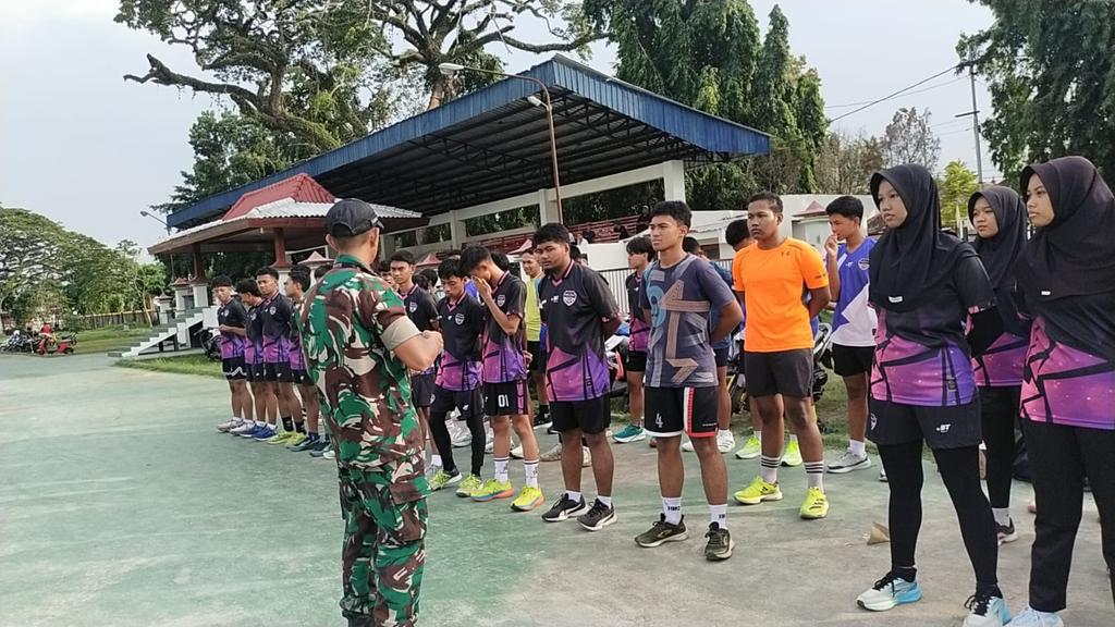 Babinsa Bangkalan sosialisasikan rekrutmen Bintara Tamtama PK TNI AD transparan gratis #TNIAD #Babinsa #Rekrutmen #Teritorial Simak selengkapnya disini 👇👇👇 kodam5brawijaya.tni-ad.mil.id/babinsa-bangka…