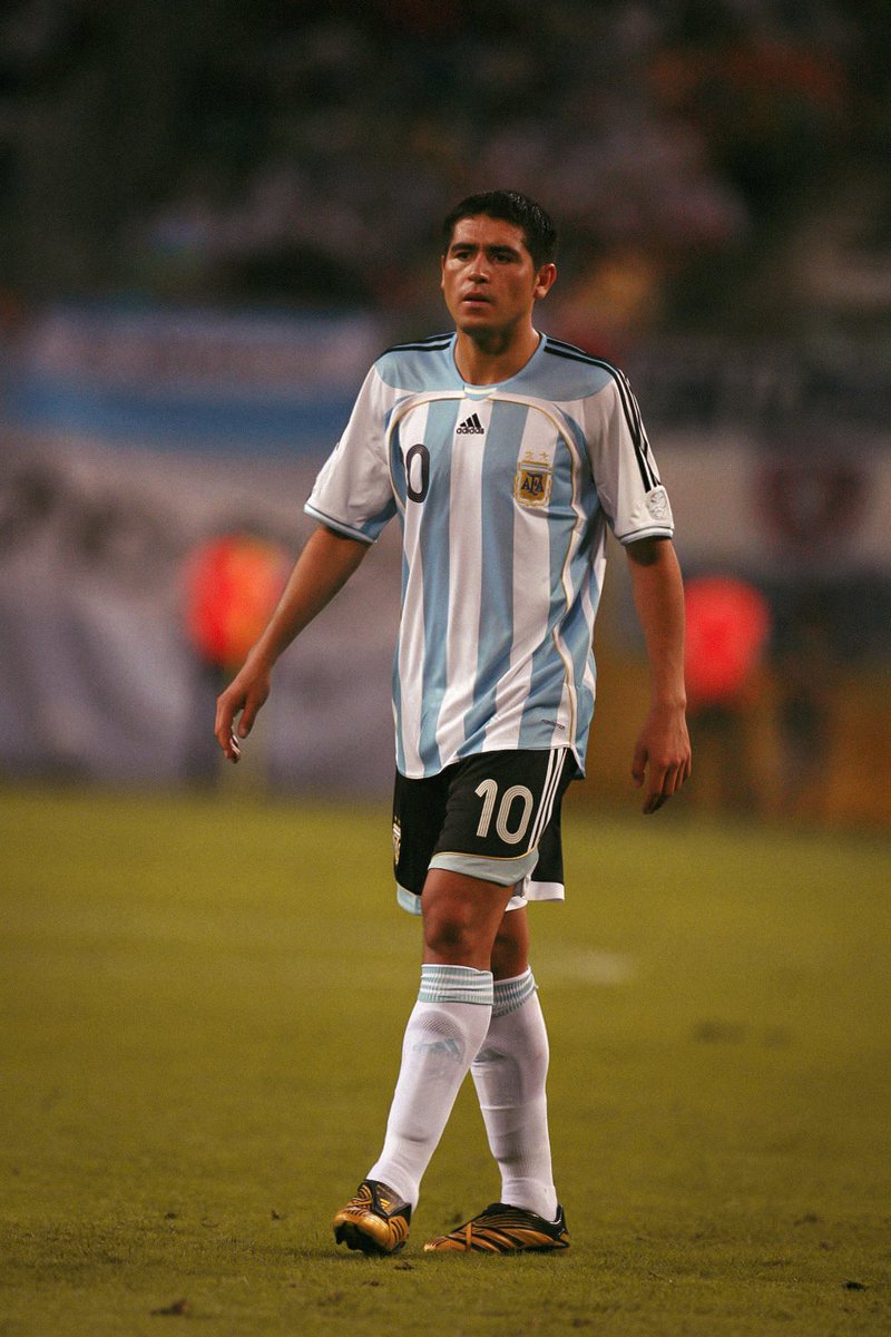 fotosroman10's tweet photo. Juan Román Riquelme, año 2006 https://t.co/XHalorRkCS