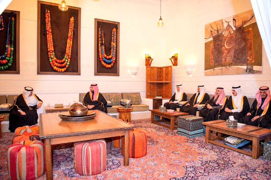 سيدي الأمير 
#محمد_بن_سلمان_بن_عبدالعزيز 
ولي العهد رئيس مجلس الـوزراء🇸🇦
حفظهُ الله يستقبل ولي عهد البحريني
الأمير #سلمان_بن_حمد في الدرعية،
و يستعرضان العلاقات التاريخية
بين البلدين الشقيقين👇
و فرص التعاون الثنائي في مختلف المجالات،
لعددًا من الموضوعات ذات الأهتمام المشترك🇸🇦🇧🇭.