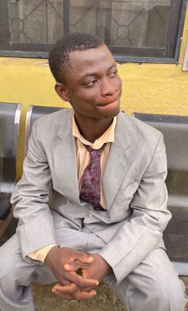 Being a political slave don make NBM head dey roll with Eiye men 

You wey dey trenches still dey do “wida you”