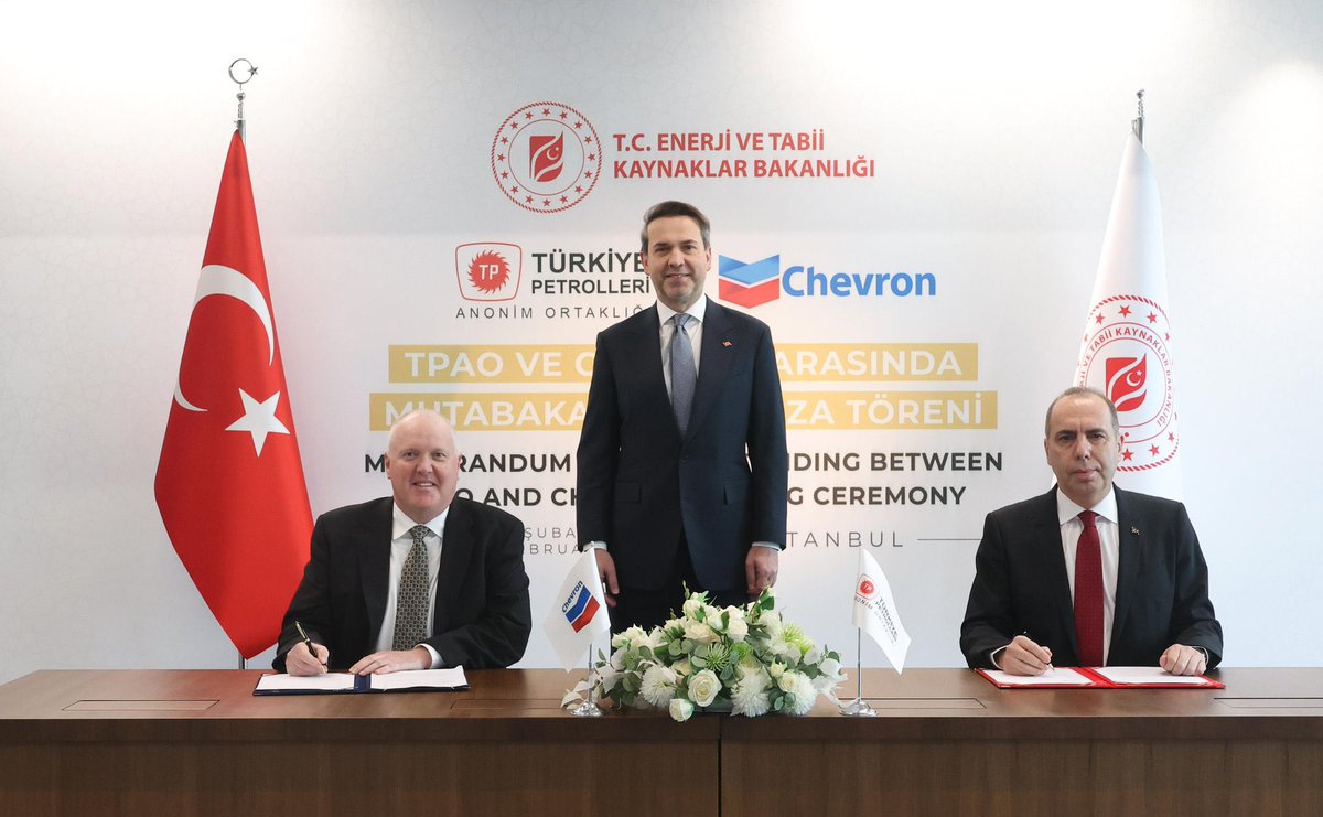 Enerji Bakanı Alparslan Bayrakta: , Türkiye'nin Venezuela'da Chevron ile birlikte gaz ve petrol araması yapacağını söyledi.

Turkey will jointly explore for gas and oil with Chevron in Venezuela, Turkish Energy Minister says