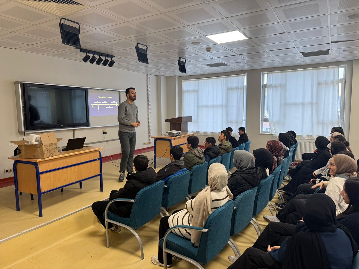 PaluMem's tweet photo. Habitat Derneği ve Vodafone Vakfı iş birliğiyle yürütülen Yapay Zekâ Yıldızları Projesi kapsamında ilçemizde öğrencilerimize yönelik eğitim programı gerçekleştirilmiştir.
Bu değerli çalışmada emeği geçen tüm kurum ve temsilcilerine teşekkür ederiz. https://t.co/rbsiNd8hkH