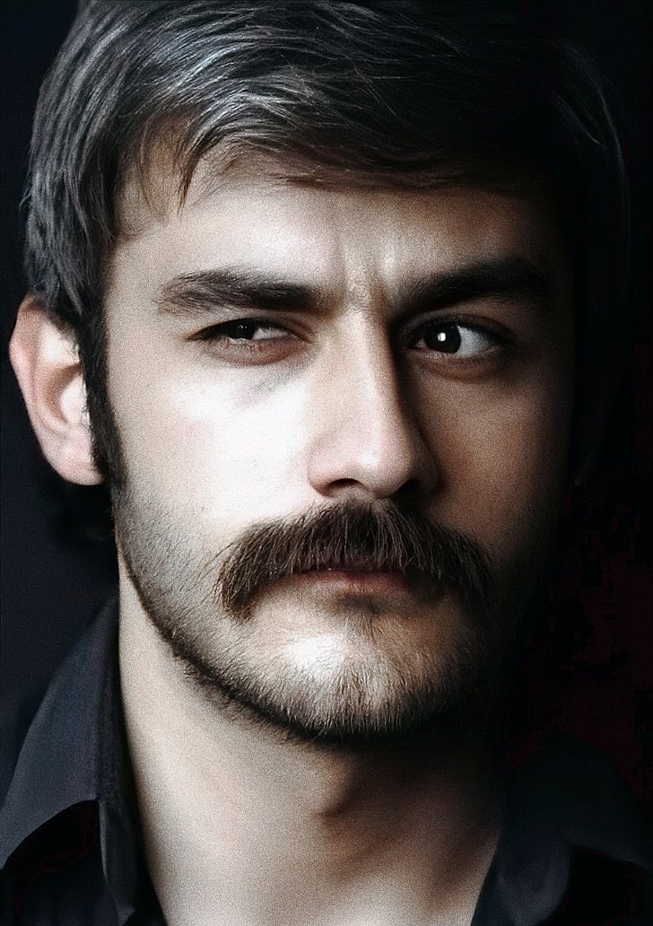 Çok üzgünüm... Mesleğinde başarısı, toplumsal duyarlılığı, cesareti ve vicdanıyla tanıdığım özel ve güzel insanlardan biriydi. Hem ülkenin hem Karadenizin aydınlık yüzlerindendi, çok üzgünüm gerçekten :(((
#KanbolatGörkemArslan