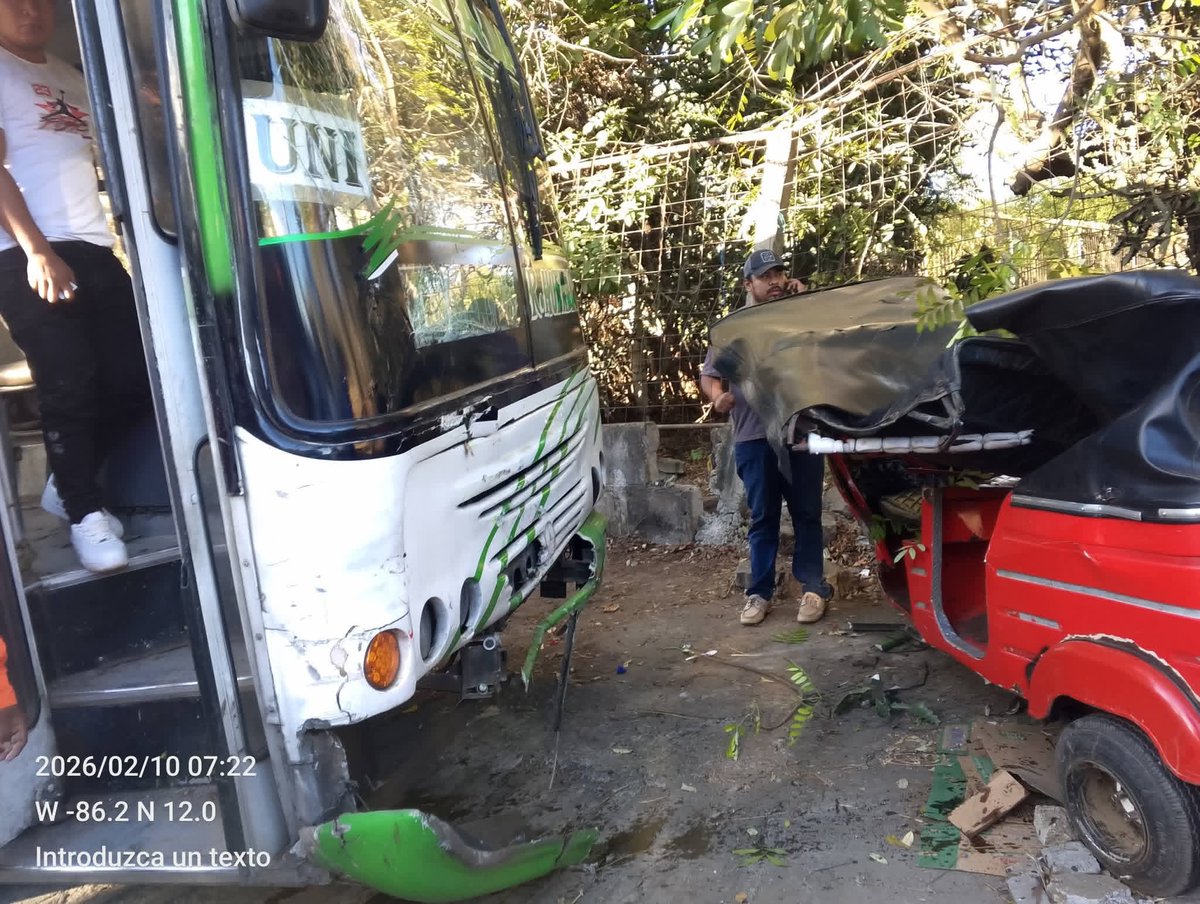 Comunidad de luto en Ticuantepe.

Familiares, amistades y compañeros despidieron entre lágrimas a Diana Sofía Espinoza Martínez, fallecida en un accidente de tránsito.
La noticia ha estremecido al municipio y deja un vacío en su hogar y en las aulas.
El otro menor sigue delicado.