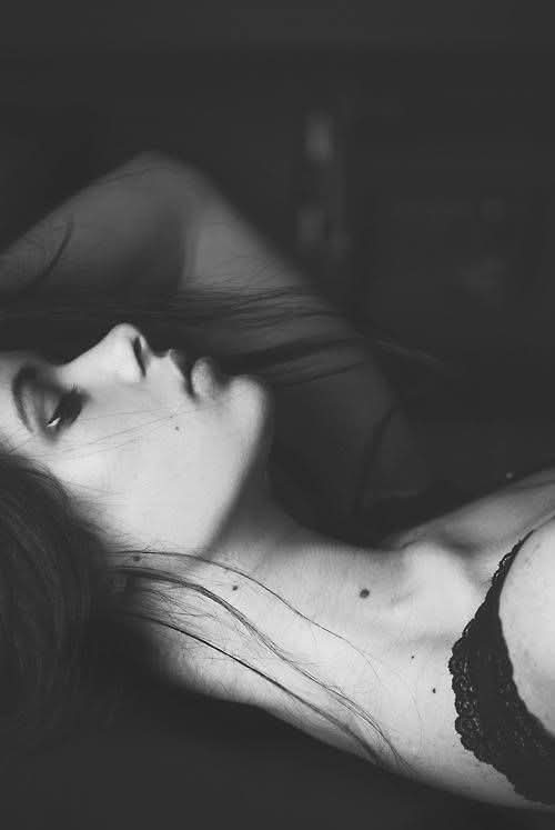 "Todos los días te quiero de las 10 de la mañana a las 4 de la tarde, de las 4 de la tarde a las 8 de la noche y de las 8 de la noche a las 2 de la madrugada. Después de las 2 de la madrugada te sueño y te quiero."

Jaime Sabines.