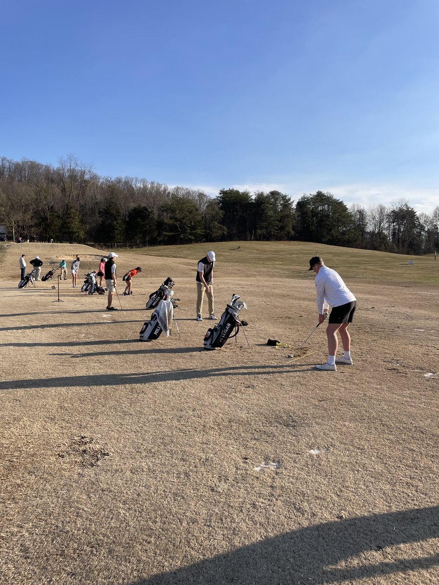 Buffs hard at work on the range yesterday!  #GoMilliGolf!