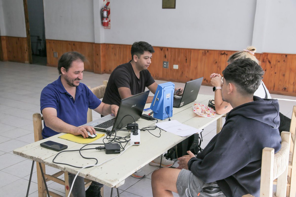 Acercar el Estado a cada comunidad también es mejorar la vida cotidiana de la gente.

Estuvimos junto a <a href="/NatalioMema/">Natalio Mema</a> y <a href="/hebesil/">Hebe Casado</a> en la Unión Vecinal El Tropezón, Cañada Seca. Acompañamos el operativo integral que reúne en un solo lugar servicios esenciales para los vecinos: salud,