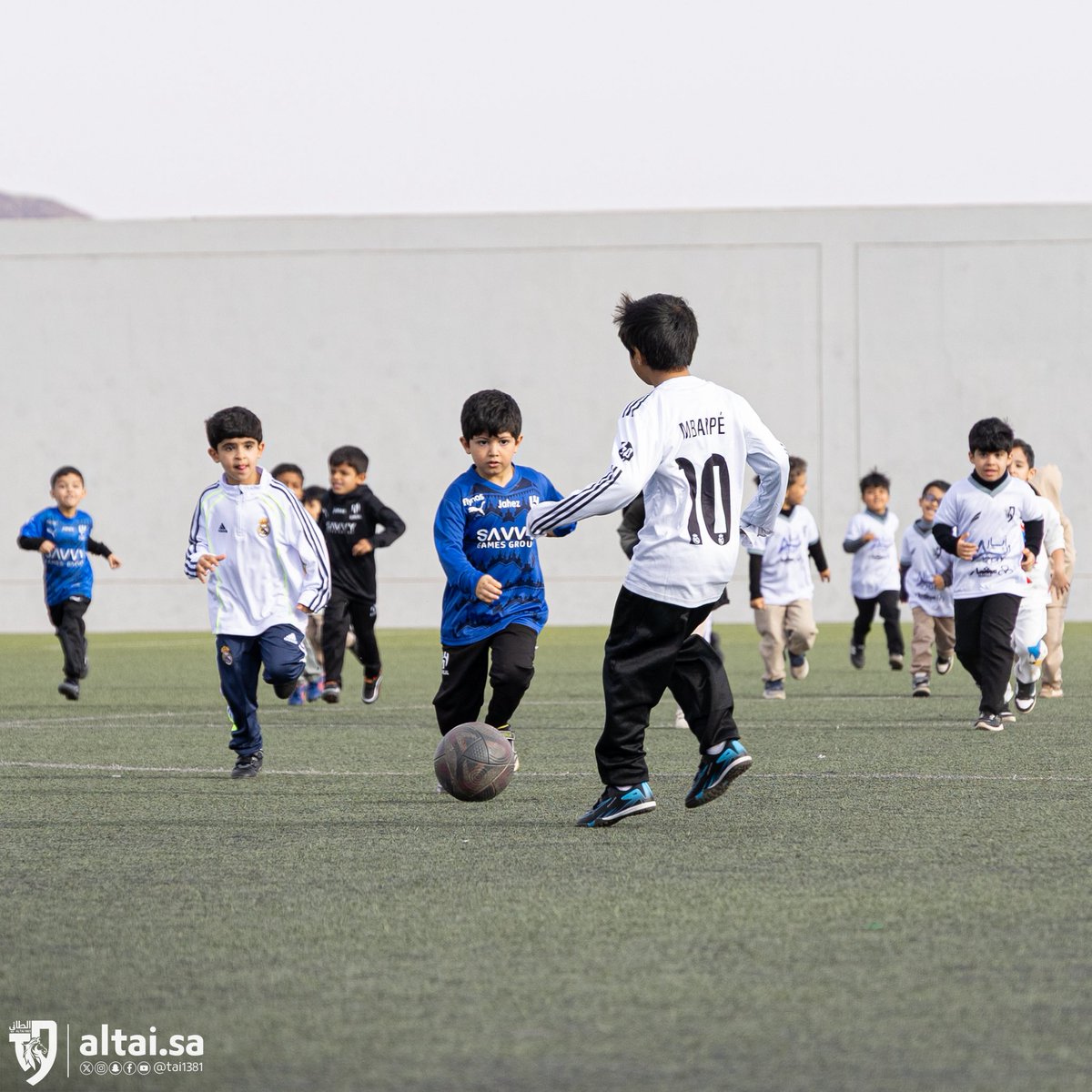 tai1381SR's tweet photo. 📄| زيارة أطفال روضة المعرفة لنادي الطائي.
.
#مجتمعنا_مسؤوليتنا 
#الطائي | #فارس_الشمال 🩶 https://t.co/irZhcJGdR4
