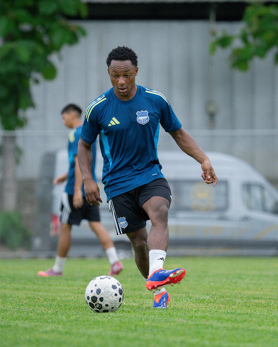 Ya entrenan a la par de sus compañeros.💙⚡

Ariel Mina y Angelo Mina trabajan con intensidad, enfocados en lo que viene.

#DelBombilloSoy