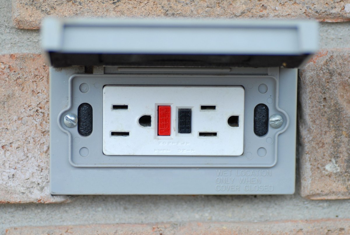TimKyleElec's tweet image. Many homes, especially older ones, still struggle with a limited number of electrical outlets. Adding more outlets improves safety, convenience, and functionality throughout your home. timkylecompany.com/residential-el…