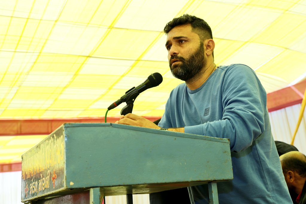 📍મોરબી 
શ્રી વરીયા પ્રજાપતિ જ્ઞાતિ દ્વારા સતત ૩૯ વર્ષ થી સમુહલગ્ન ની ચાલતી પવિત્ર પરંપરા માં હાજર રહી આ પરંપરા ને અવિરત ચલાવતા તમામ સમાજનાં આગેવાનો અને સમગ્ર ટીમ ને અભિનંદન પાઠવ્યા સાથે પ્રભુતામાં પગલા પાડતા નવદંપતીઓ ને લગ્નજીવન ની શુભકામનાઓ પાઠવી.
#morbi #સમુહલગ્ન