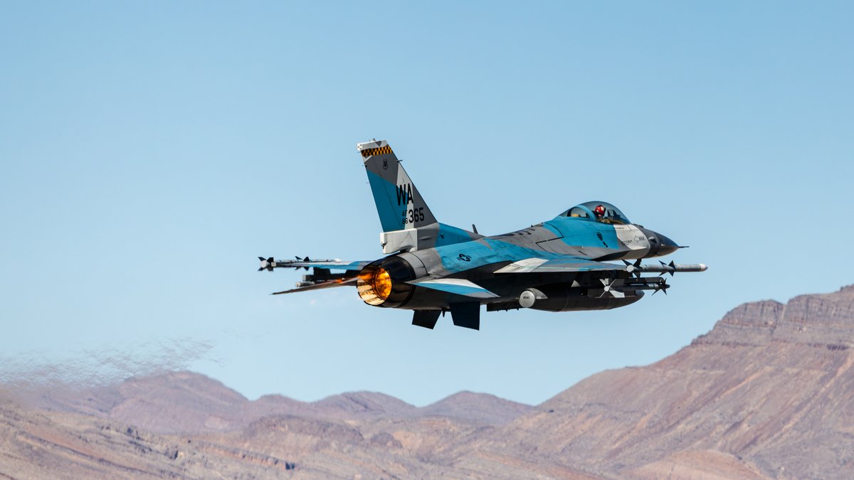 RoyalAirForce's tweet photo. Viva Las Vegas. 📸
Our photographers continue to capture the action on Exercise Red Flag this week.
#FlyAndFight #ExerciseRedFlag https://t.co/FpJtmQpWHS