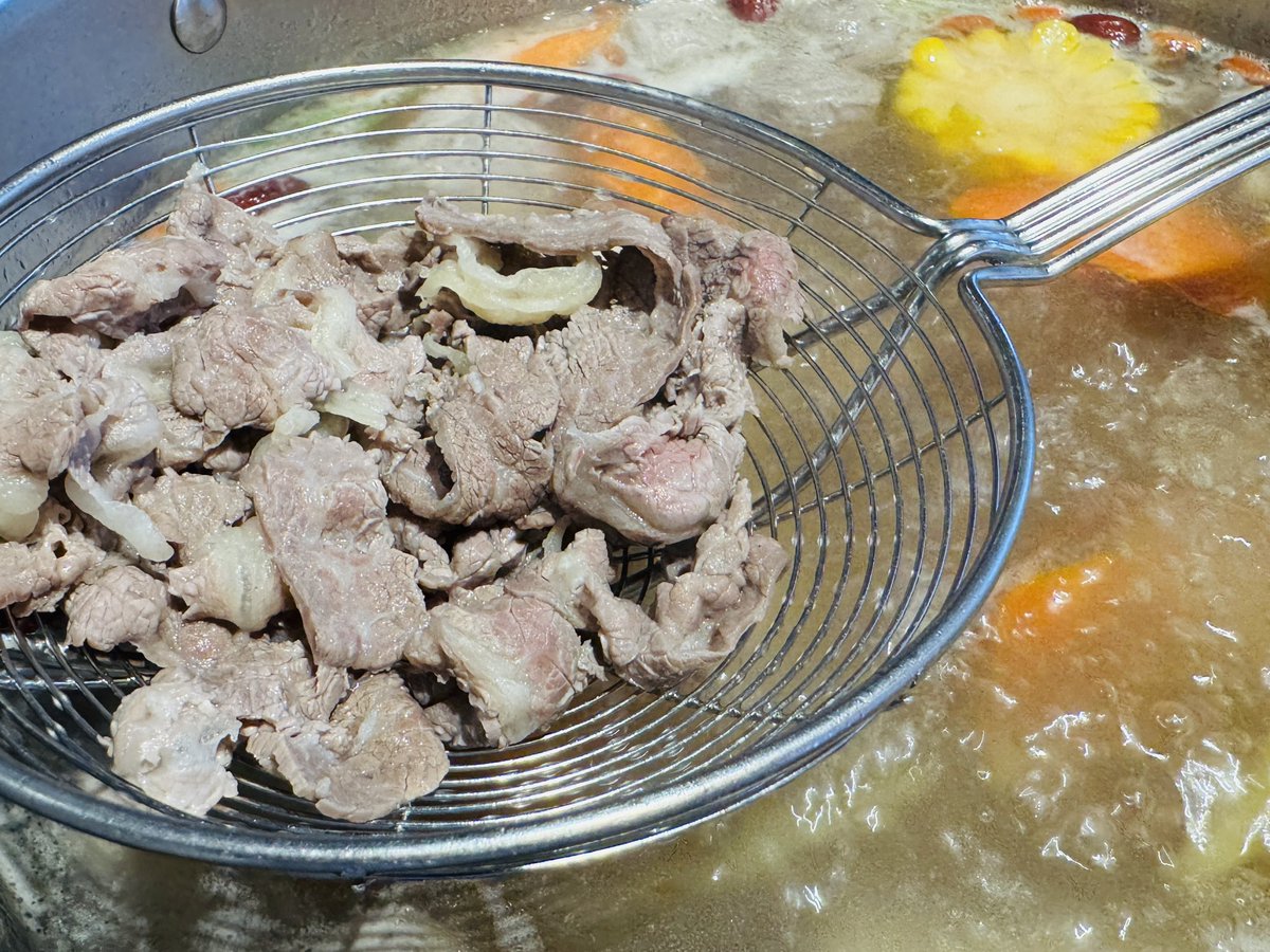lelastar0930's tweet photo. I had my tooth pulled in the afternoon, ate hot pot at night.Both my body and wallet took a hit—my heart is bleeding🥲 https://t.co/5MhLOrVdBJ