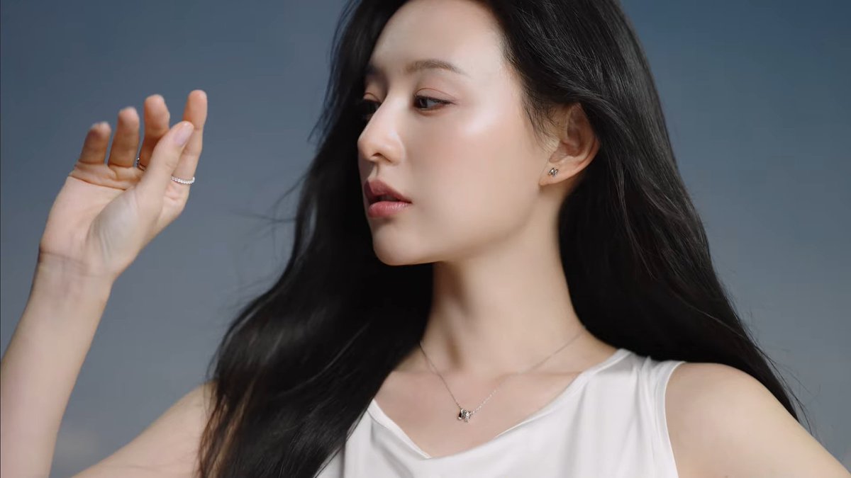 Estupidamente perfeita nunca me canso de elogiar a beleza dela