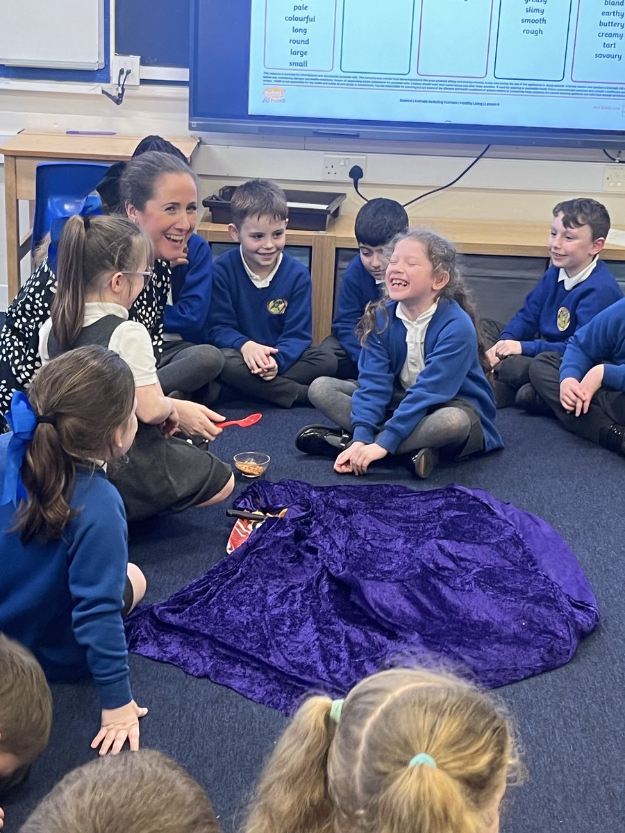 StPPPrimaryY2's tweet photo. Today in Science we used our senses to describe different types of food. We talked about what makes a healthy diet and where on the ‘Eatwell Guide’ each type of food belonged. @StPPPrimary https://t.co/CbhWAeqxM9